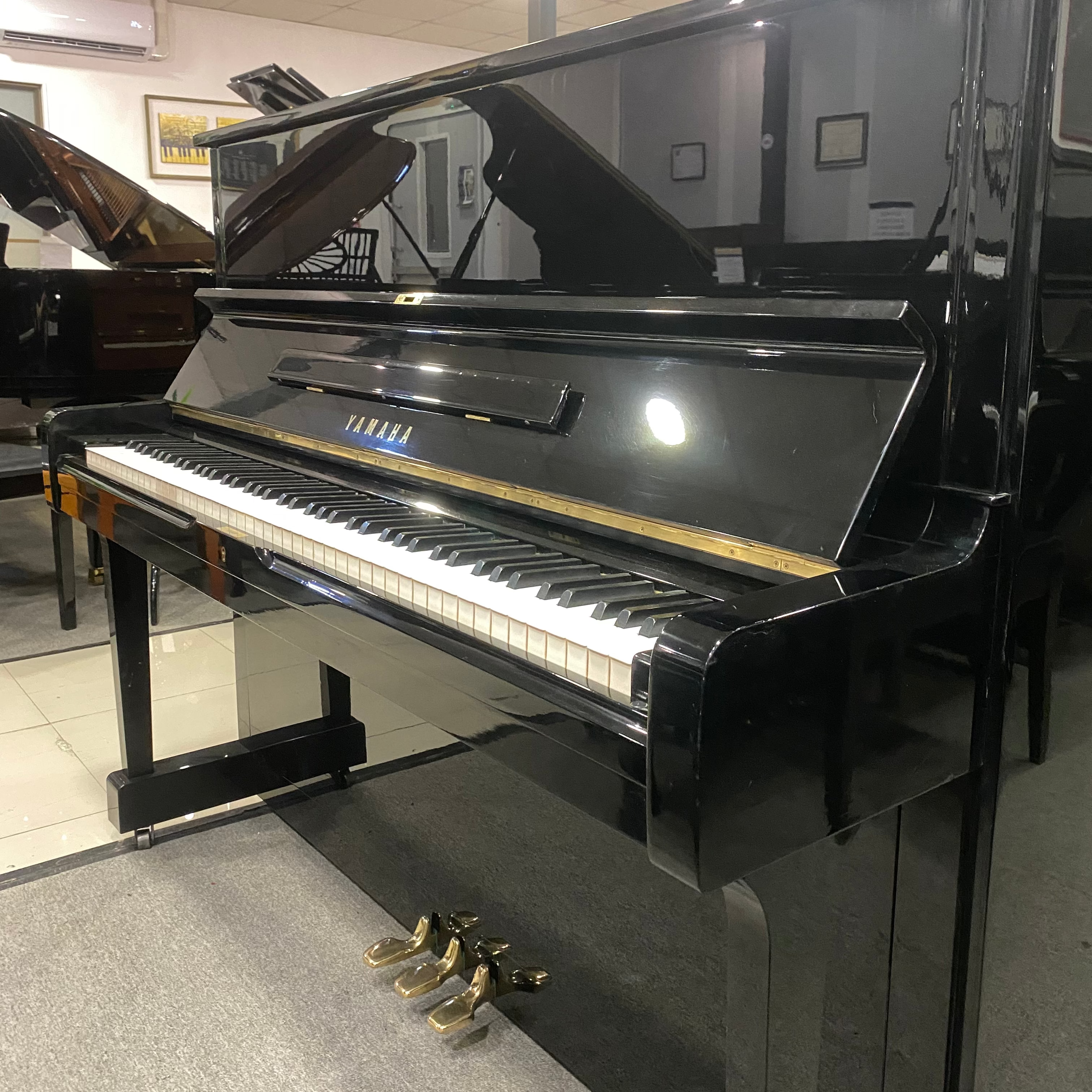 Yamaha U1H